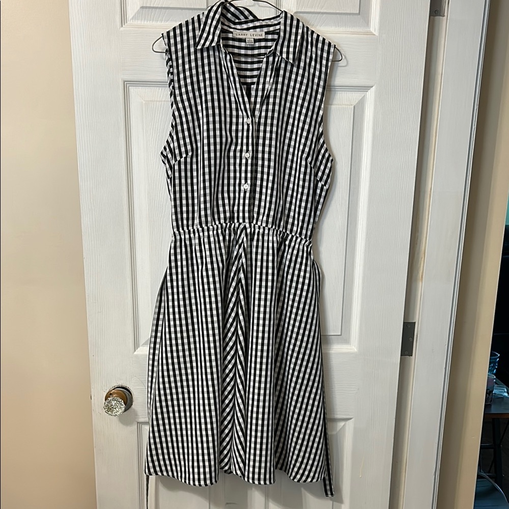 Larry Levine Black and White Sleeveless Polo Collar Dress